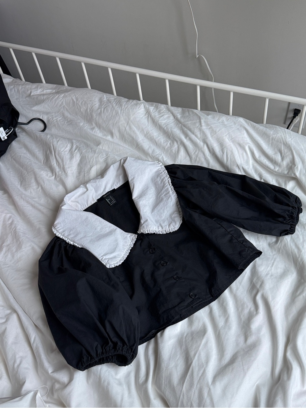Black Cropped Puff Sleeve Shirt with White Peter Pan Collar